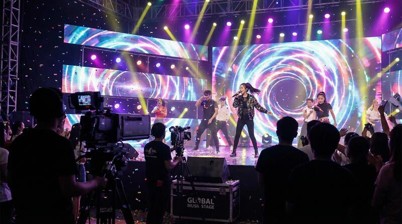 内衣写真MV拍摄视频：舞台灯光下的音乐梦想